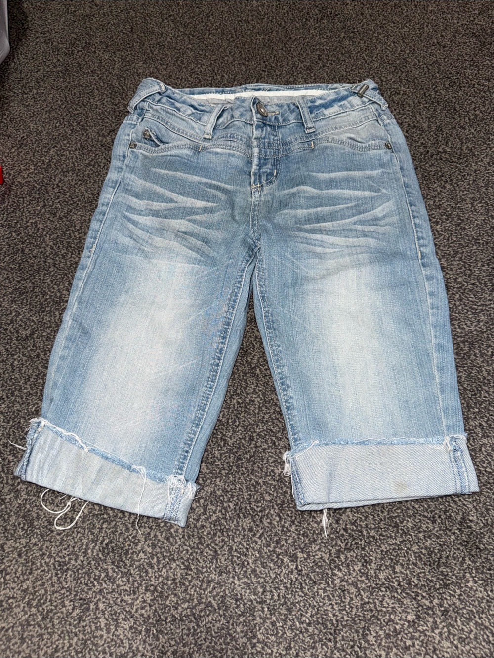 Y2K Light Blue Denim Capri’s Size 3